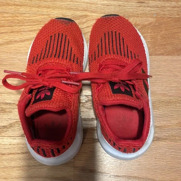 Toddler Adidas Red/Black Iconic 3 stripe running sneaker, size 9 - Picture 4 of 10